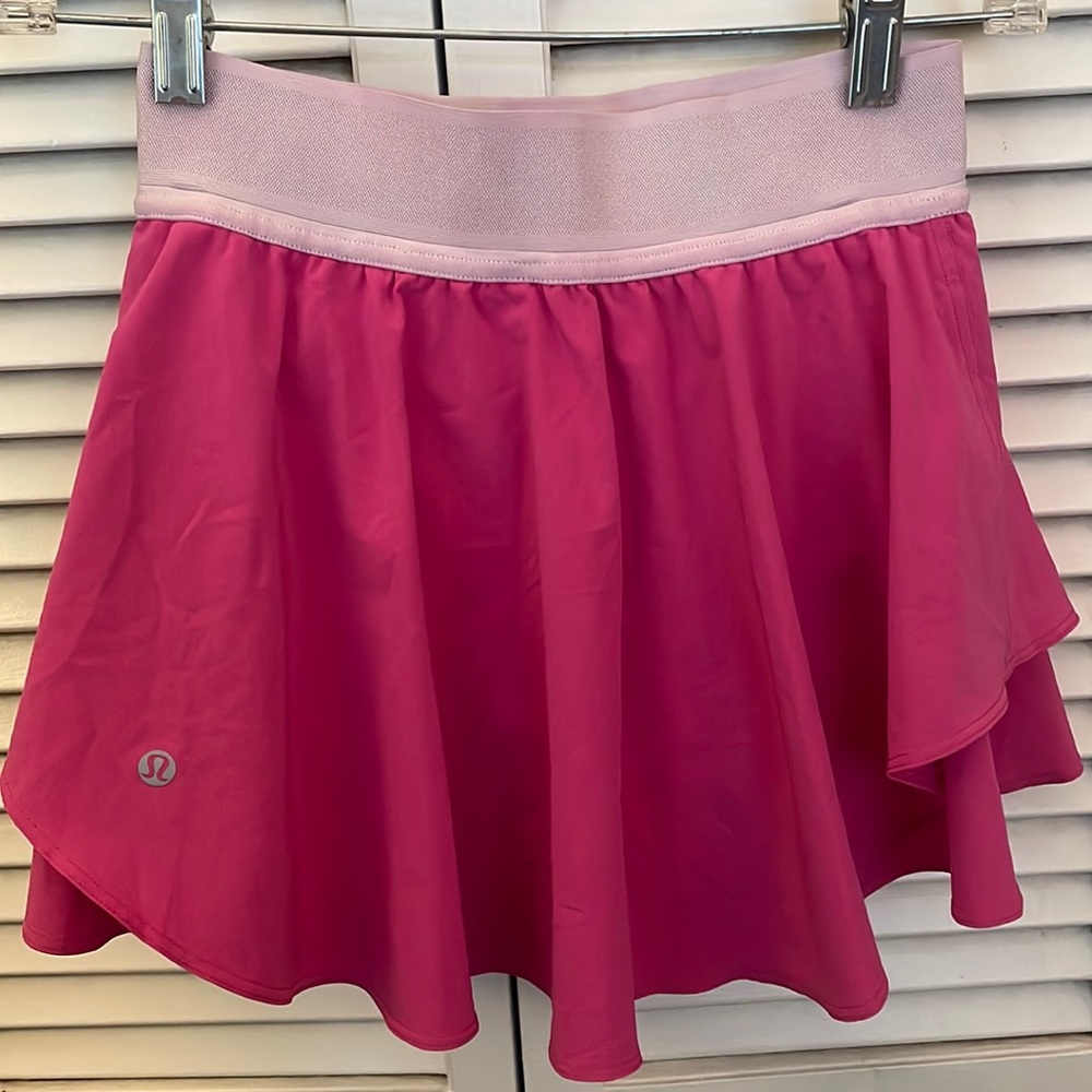 Lululemon Court High Rise Skirt, size 2, Sonic Pink.